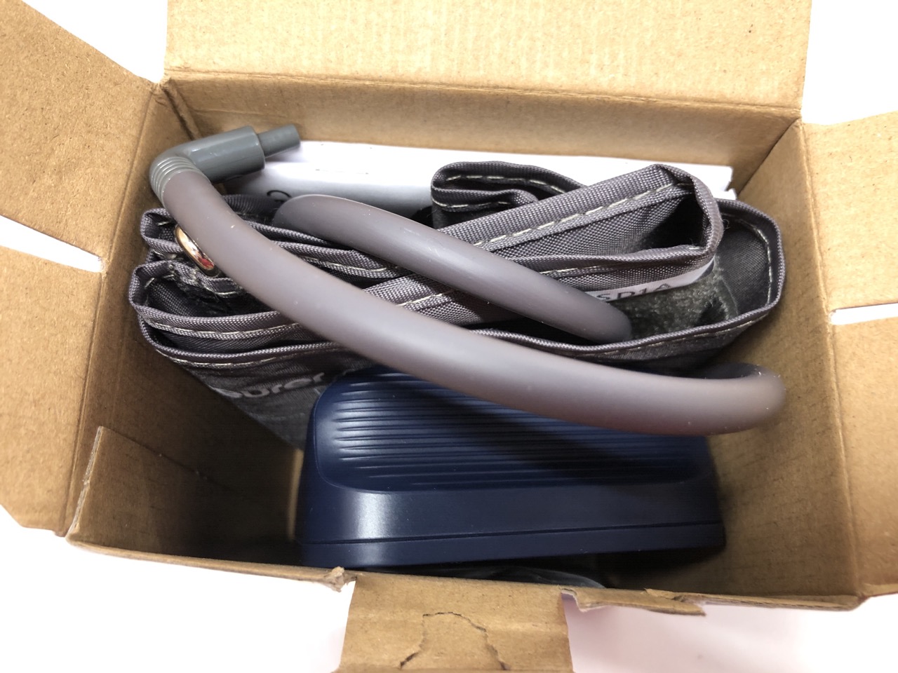 Lot 119  
            Edinburgh SR24 - Delivery Only 

                
QUANTITY OF HEALTH & BEAUTY ITEMS TO INCLUDE BEURER BM 25 UPPER ARM BLOOD PRESSUR...