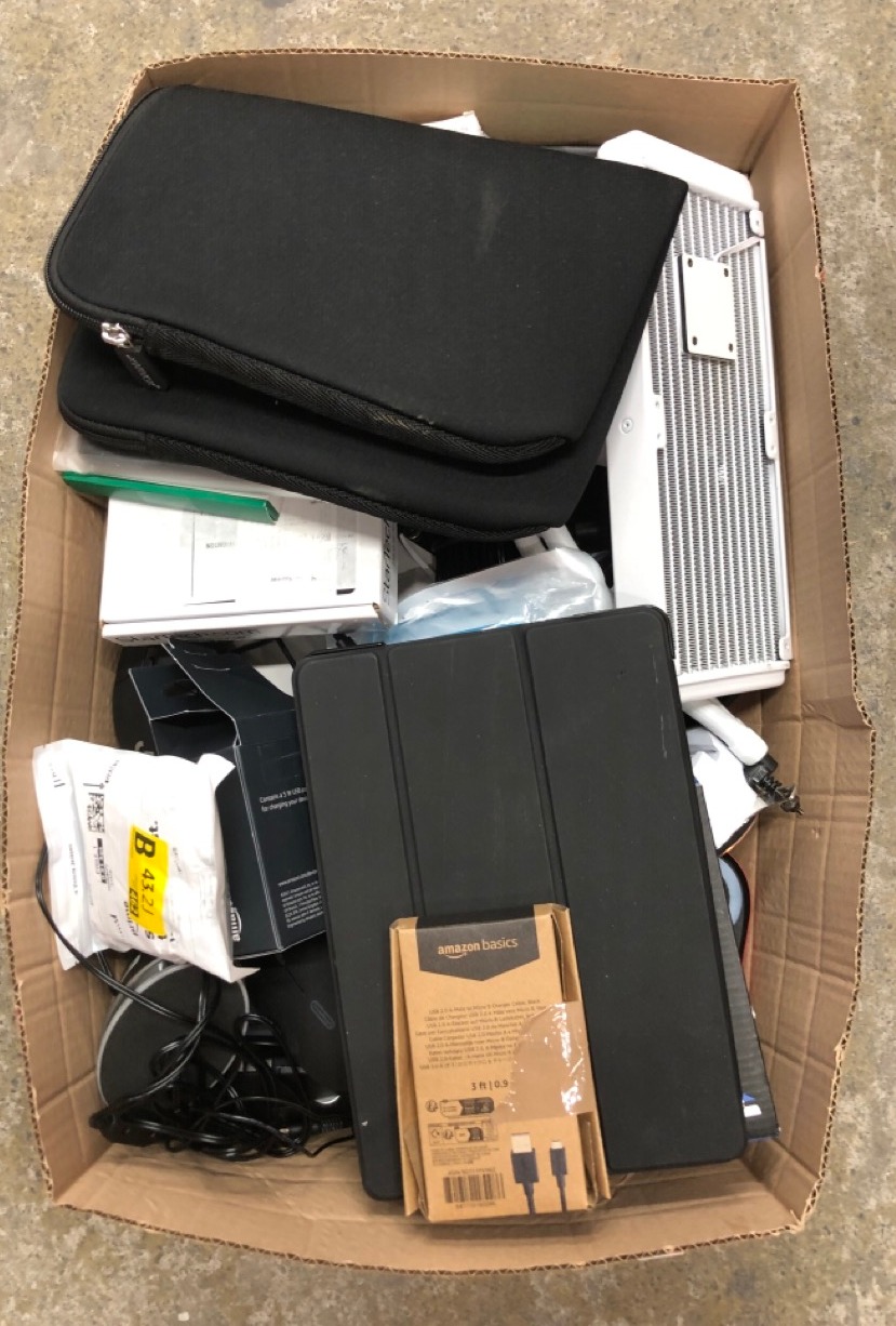 Lot 121  
            Edinburgh SR24 - Delivery Only 

                
QUANTITY OF TECH & GAMING ITEMS TO INCLUDE UNIVERSAL STYLUS PEN : LOCATION - B RACK