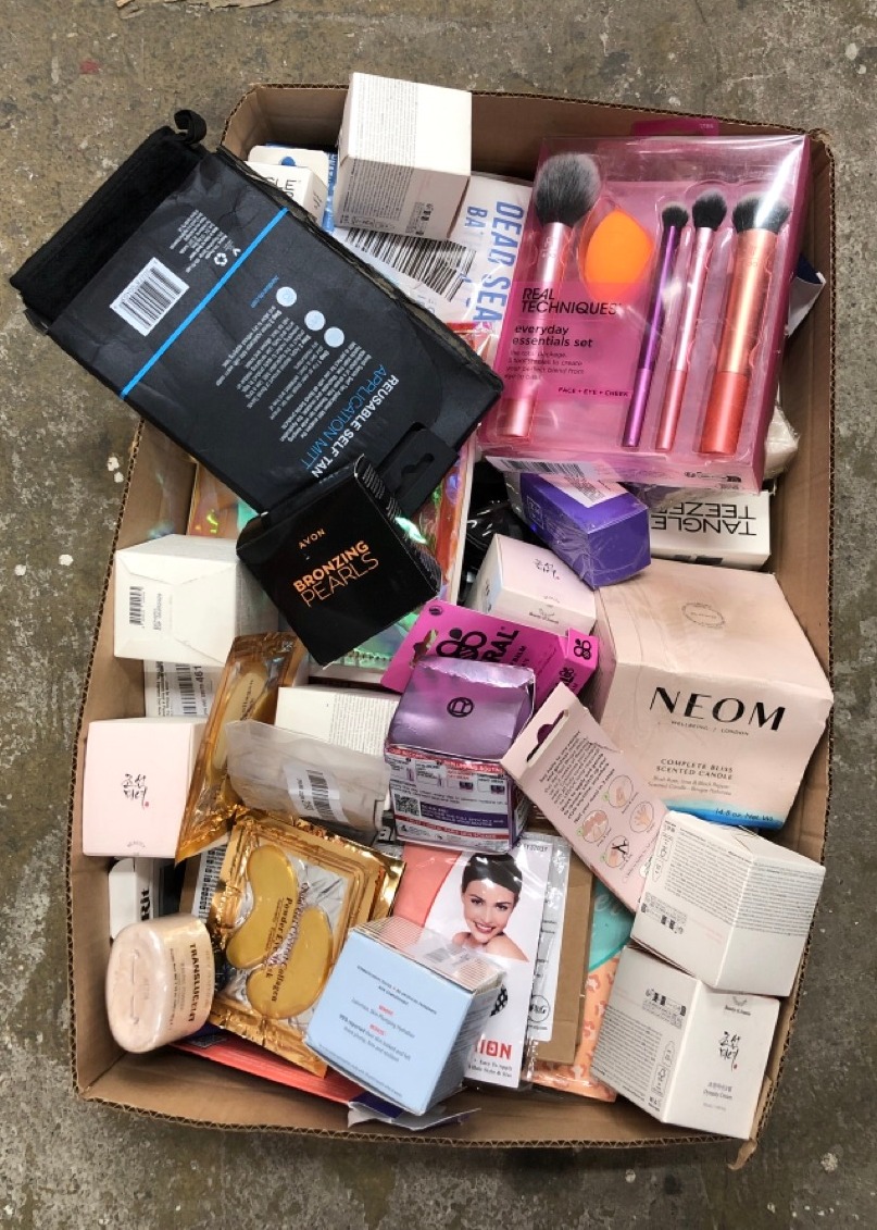 Lot 125  
            Edinburgh SR24 - Delivery Only 

                
QUANTITY OF HEALTH & BEAUTY ITEMS TO INCLUDE FIRST AID BEAUTY FIRMING COLLAGEN CR...