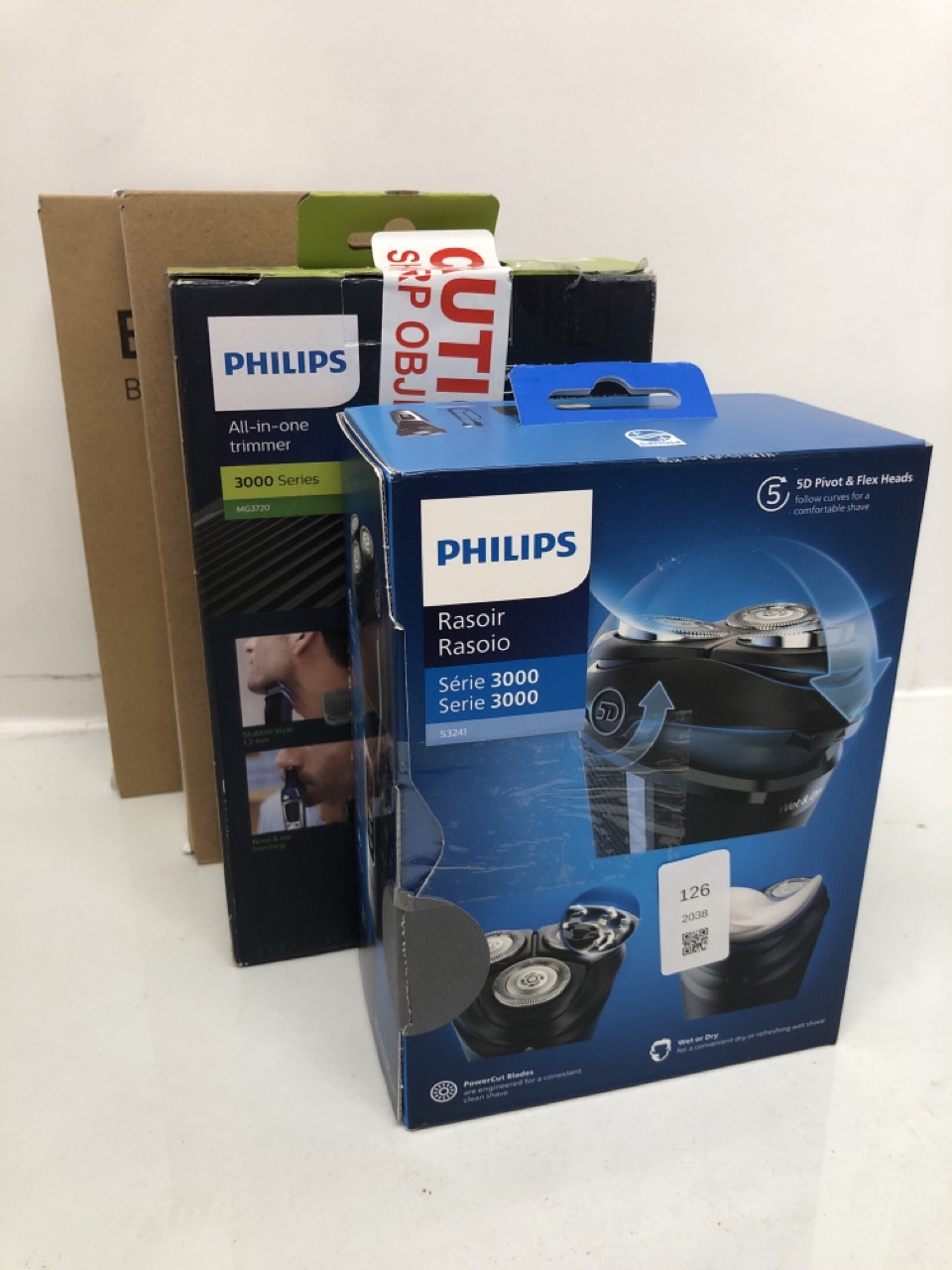 Lot 126  
            Edinburgh SR24 - Delivery Only 

                
QUANTITY OF HEALTH & BEAUTY ITEMS TO INCLUDE PHILIPS ELECTRIC SHAVER 3000 SERIES ...