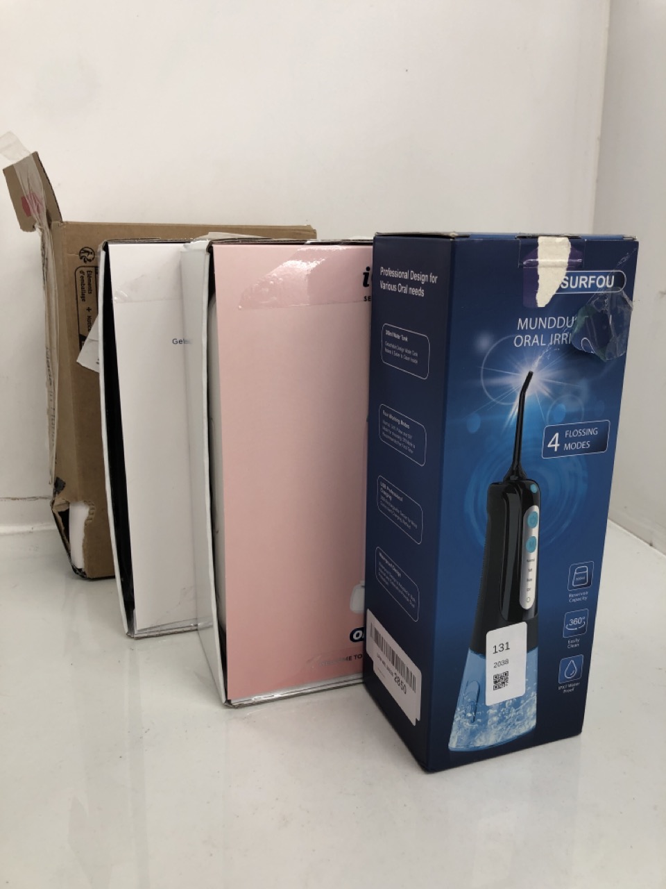 Lot 131  
            Edinburgh SR24 - Delivery Only 

                
QUANTITY OF HEALTH & BEAUTY ITEMS TO INCLUDE ORAL B SERIES 3 ELECTRIC TOOTHBRUSH ...