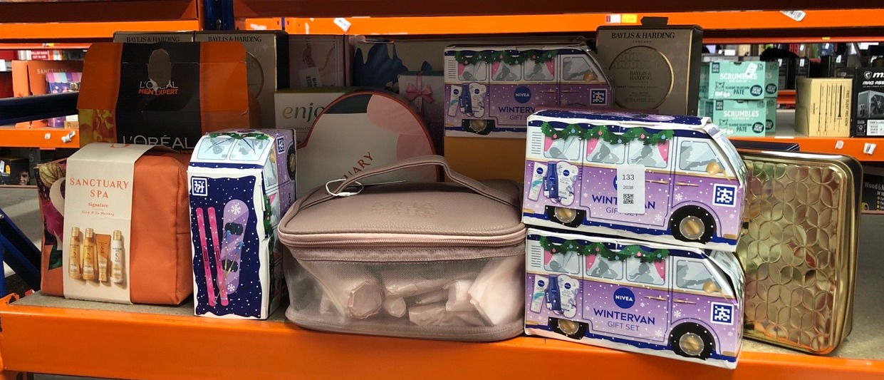 Lot 133  
            Edinburgh SR24 - Delivery Only 

                
QUANTITY OF HEALTH & BEAUTY ITEMS TO INCLUDE NIVEA WINTERVAN GIFT SET (4 PRODUCTS...