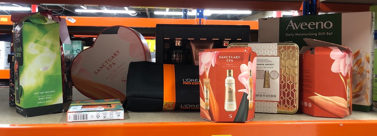 Lot 135  
            Edinburgh SR24 - Delivery Only 

                
QUANTITY OF HEALTH & BEAUTY ITEMS TO INCLUDE SANCTUARY SPA ME TIME MINIS 200 ML, ...