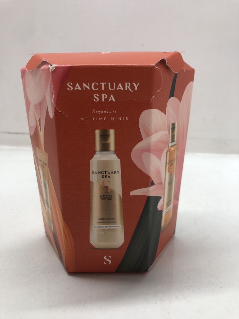 Lot 135  
            Edinburgh SR24 - Delivery Only 

                
QUANTITY OF HEALTH & BEAUTY ITEMS TO INCLUDE SANCTUARY SPA ME TIME MINIS 200 ML, ...