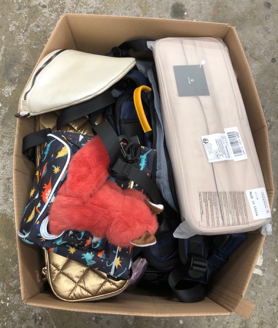 Lot 141  
            Edinburgh SR24 - Delivery Only 

                
QUANTITY OF CLOTHING & APPAREL ITEMS TO INCUDE GOLD MAKE UP BAG : LOCATION - B RACK