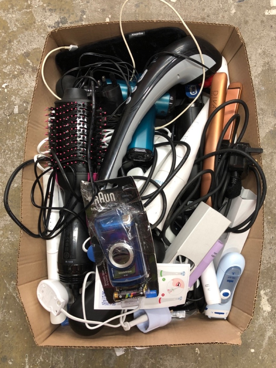 Lot 144  
            Edinburgh SR24 - Delivery Only 

                
QUANTITY OF HEALTH & BEAUTY ITEMS TO INCLUDE BRAUN POCKETGO MOBILE SHAVE ELECTRIC...