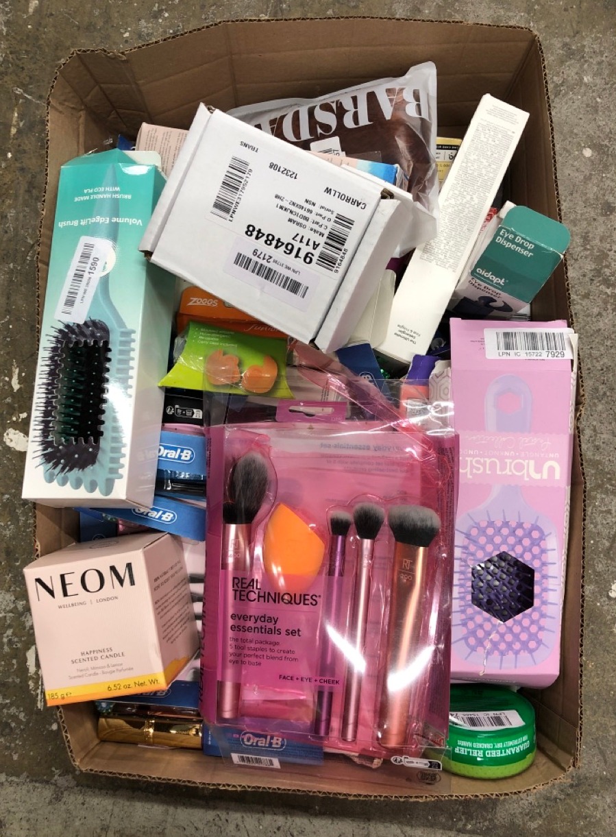 Lot 145  
            Edinburgh SR24 - Delivery Only 

                
QUANTITY OF HEALTH & BEAUTY ITEMS TO INCLUDE NEOM- HAPPINESS SCENTED CANDLE, 1 WI...