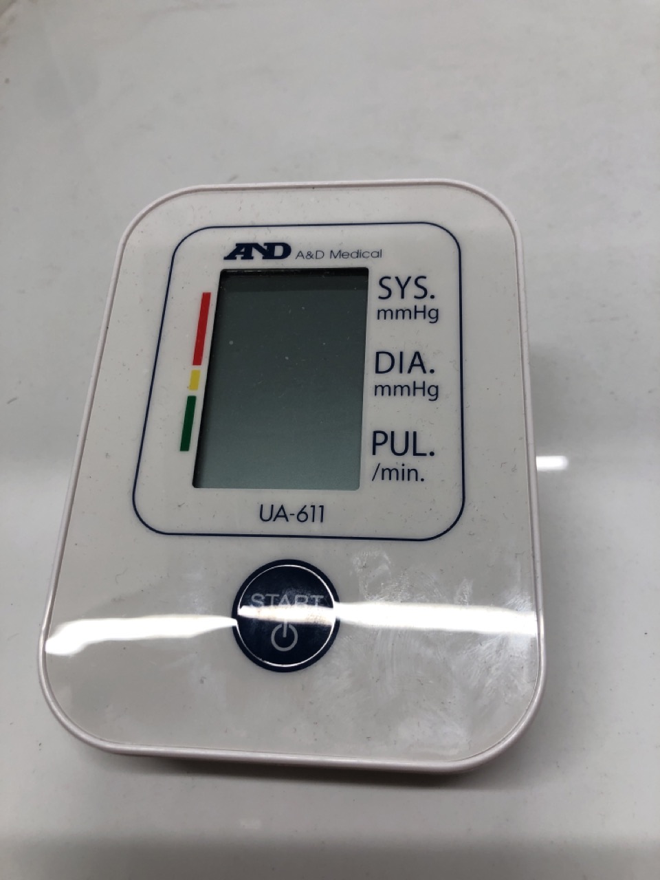 Lot 146  
            Edinburgh SR24 - Delivery Only 

                
1 X BOX OF LOOSE HEALTH & BEAUTY ITEMS TO INCLUDE SHARK HAIRSTYLER: LOCATION - B ...