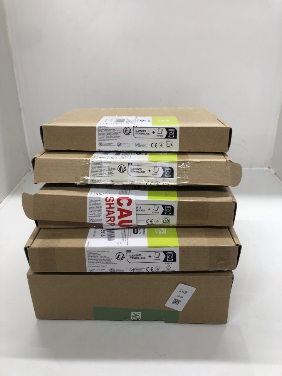 Lot 149  
            Edinburgh SR24 - Delivery Only 

                
QUANTITY OF HEALTH & BEAUTY ITEMS TO INCLUDE PHILIPS ONEBLADE HYBRID 360 BLADE TE...
