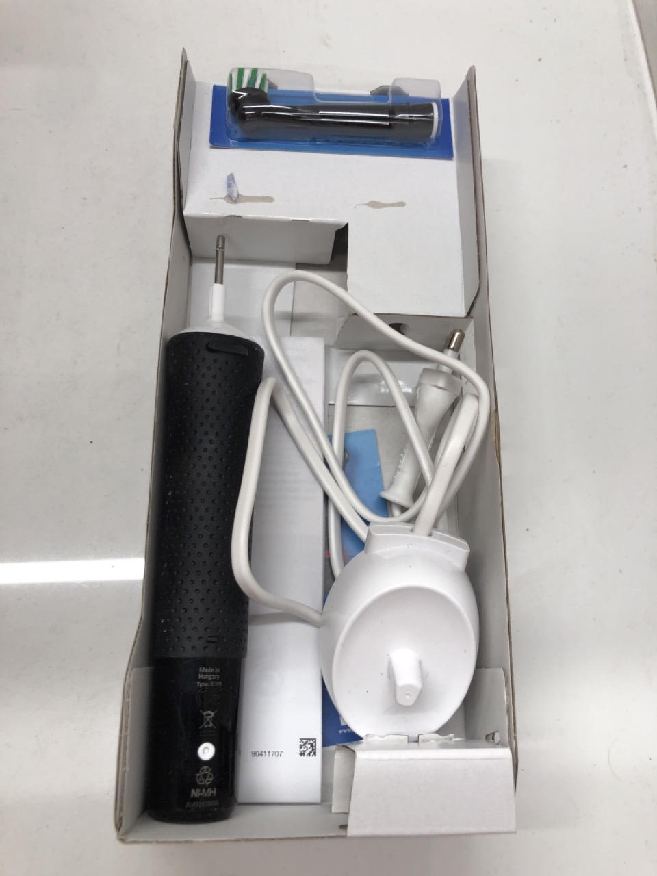 Lot 151  
            Edinburgh SR24 - Delivery Only 

                
QUANTITY OF HEALTH & BEAUTY ITEMS TO INCLUDE ORAL-B VITALITY PRO ELECTRIC TOOTHBR...