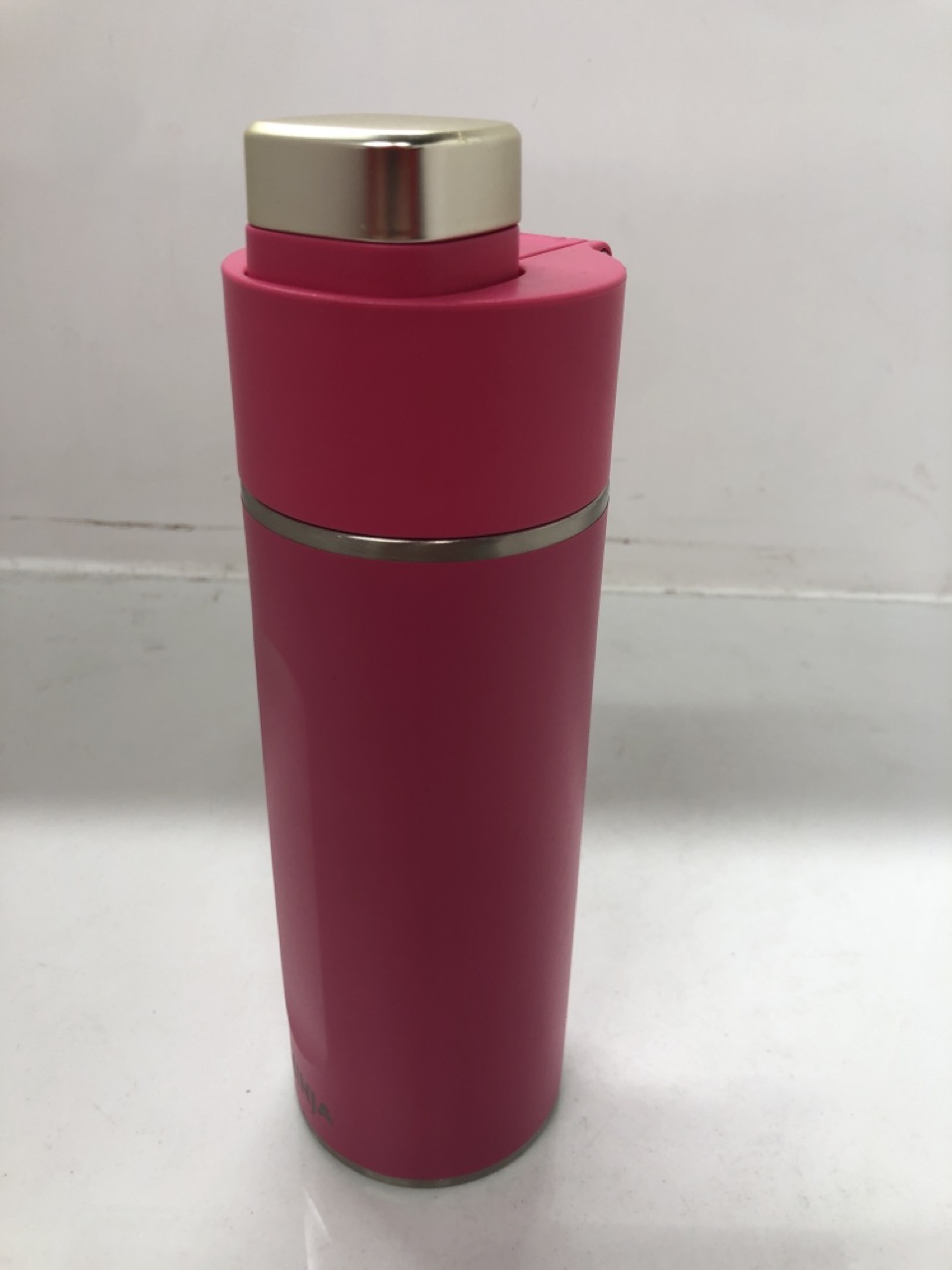 Lot 154  
            Edinburgh SR24 - Delivery Only 

                
QUANTITY OF ITEMS TO INCLUDE CONTIGO TRAVEL MUG BYRON, STAINLESS STEEL THERMAL-MU...