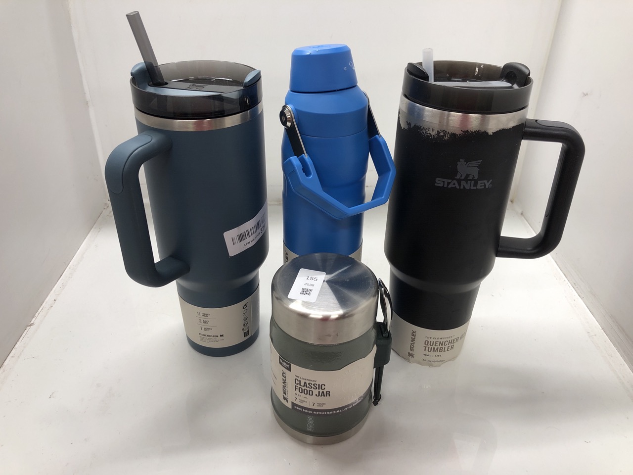 Lot 155  
            Edinburgh SR24 - Delivery Only 

                
QUANTITY OF ITEMS TO INCLUDE STANLEY 1913 ICEFLOW FAST FLOW SPORTS WATER BOTTLE 0...