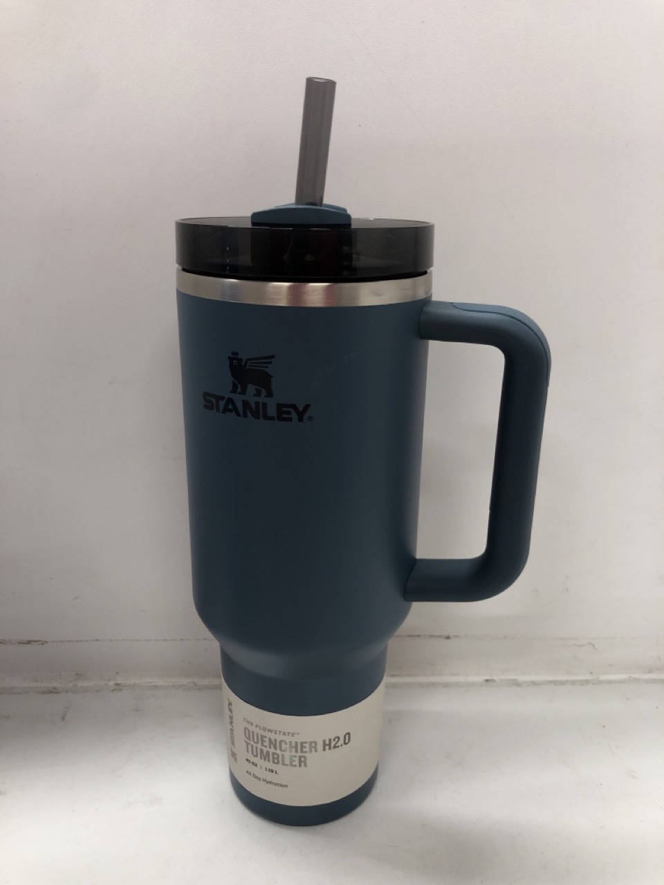 Lot 155  
            Edinburgh SR24 - Delivery Only 

                
QUANTITY OF ITEMS TO INCLUDE STANLEY 1913 ICEFLOW FAST FLOW SPORTS WATER BOTTLE 0...