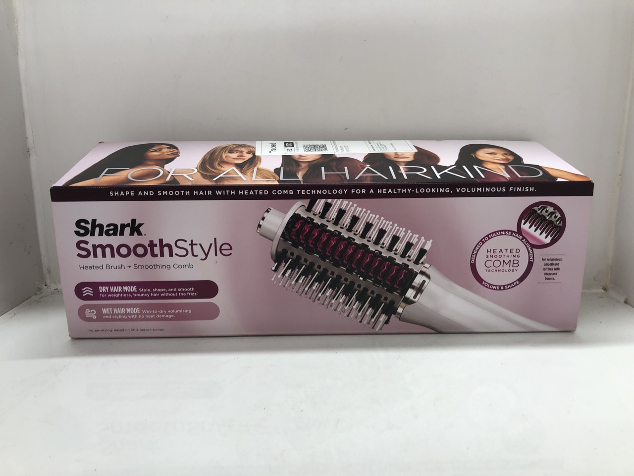Lot 157  
            Edinburgh SR24 - Delivery Only 

                
SHARK SMOOTHSTYLE HEATED BRUSH AND COMB, WET & DRY MODES, SMOOTHING HOT AIR BRUSH...