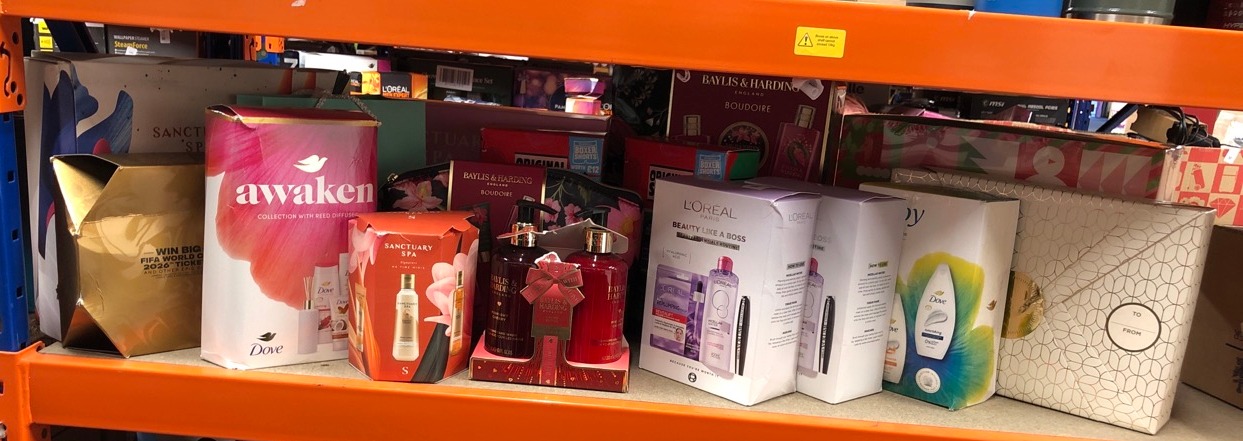 Lot 159  
            Edinburgh SR24 - Delivery Only 

                
QUANTITY OF HEALTH & BEAUTY ITEMS TO INCLUDE SANCTUARY SPA ME TIME MINIS 200 ML, ...