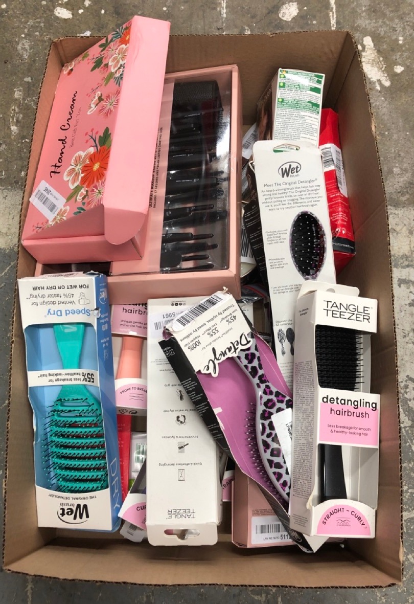 Lot 164  
            Edinburgh SR24 - Delivery Only 

                
QUANTITY OF HEALTH & BEAUTY ITEMS TO INCLUDE WETBRUSH SPEED DRY DETANGLER WITH HE...