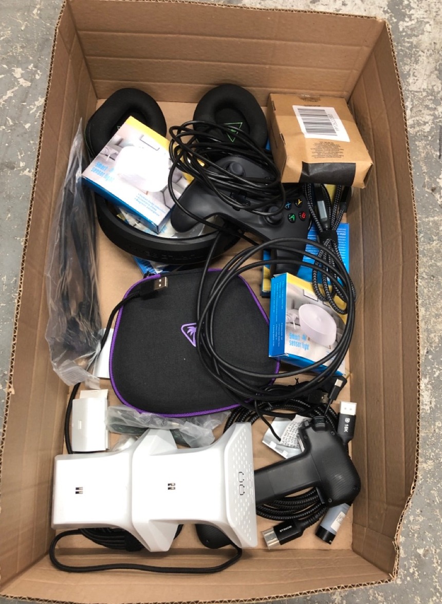 Lot 165  
            Edinburgh SR24 - Delivery Only 

                
1 X BOX OF TECH & GAMIG ITEMS TO INCLUDE X BOX CONTROLLER : LOCATION - B RACK