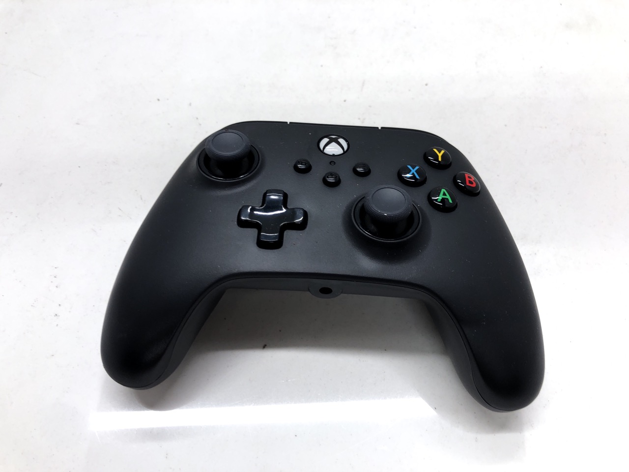 Lot 165  
            Edinburgh SR24 - Delivery Only 

                
1 X BOX OF TECH & GAMIG ITEMS TO INCLUDE X BOX CONTROLLER : LOCATION - B RACK