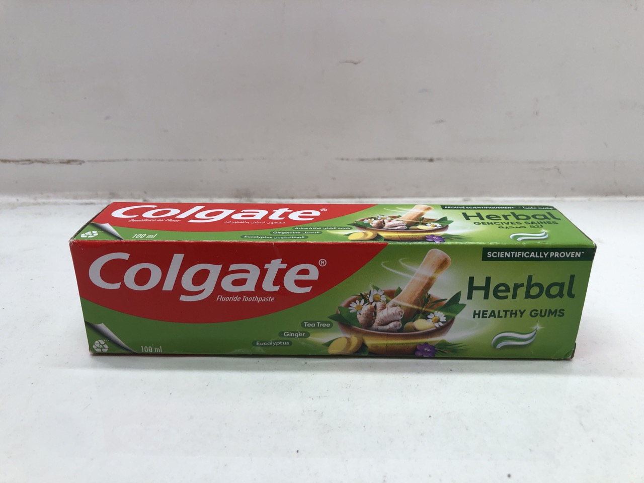 Lot 168  
            Edinburgh SR24 - Delivery Only 

                
QUANTITY OF HEALTH & BEAUTY ITEMS TO INCLUDE SHOPPING SKY NEW COLGATE HERBAL TOOT...