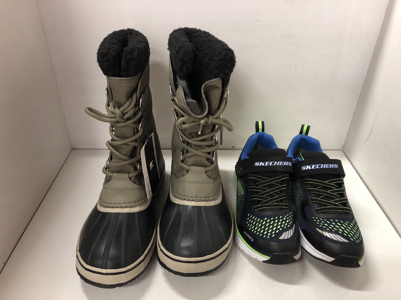 Lot 170  
            Edinburgh SR24 - Delivery Only 

                
SOREL GREEN WINTER BOOTS UK SIZE 7.5 & SKECHERS AQUA SONIK TRAINERS UK SIZE 5 + S...