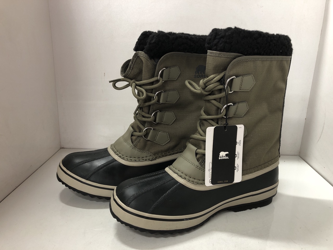 Lot 170  
            Edinburgh SR24 - Delivery Only 

                
SOREL GREEN WINTER BOOTS UK SIZE 7.5 & SKECHERS AQUA SONIK TRAINERS UK SIZE 5 + S...