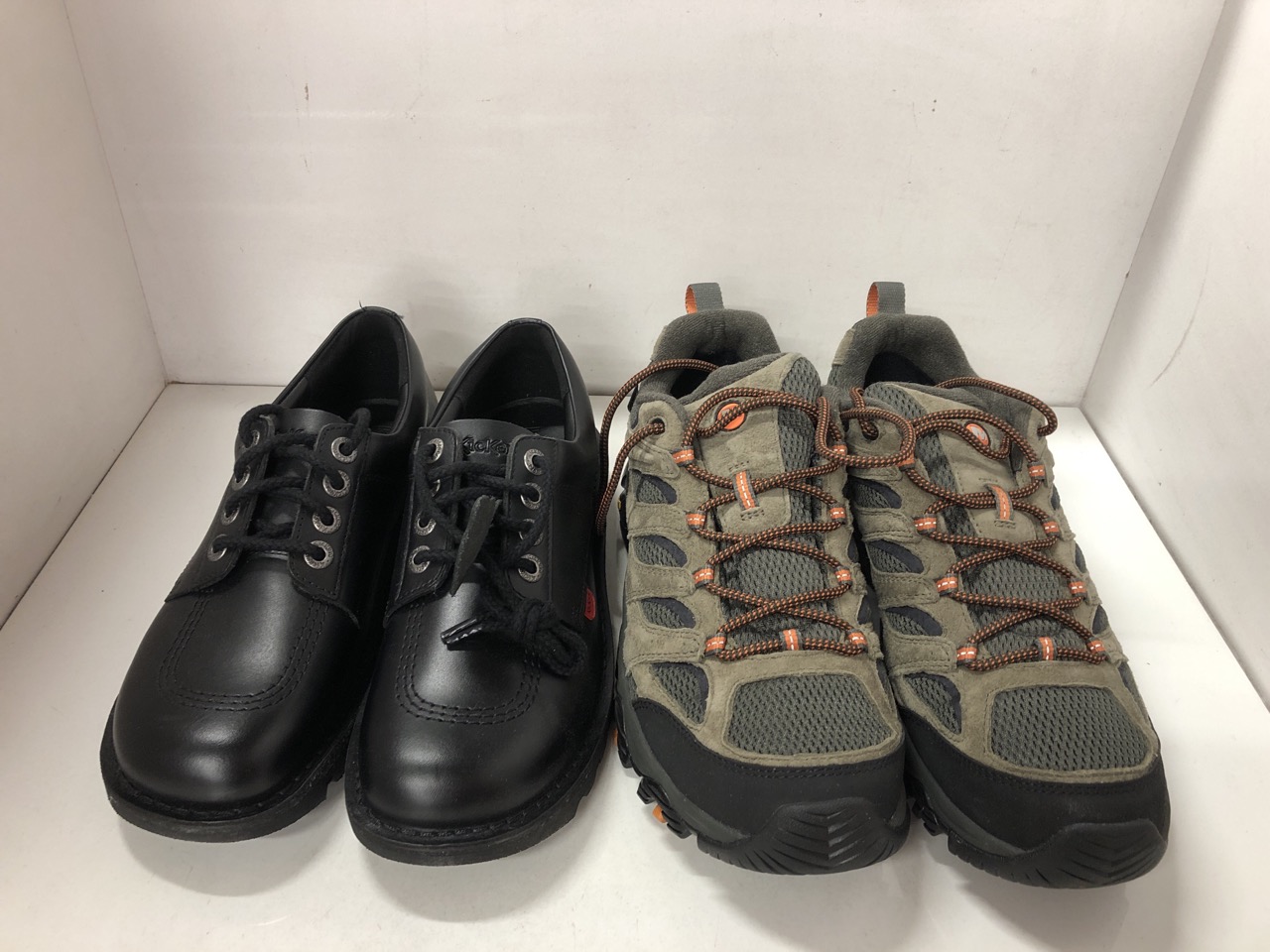 Lot 171  
            Edinburgh SR24 - Delivery Only 

                
MERRELL GREEN HIKING SHOES UK SIZE 10 & KICKERS KICK LO  M CORE BLACK SHOES UK SI...