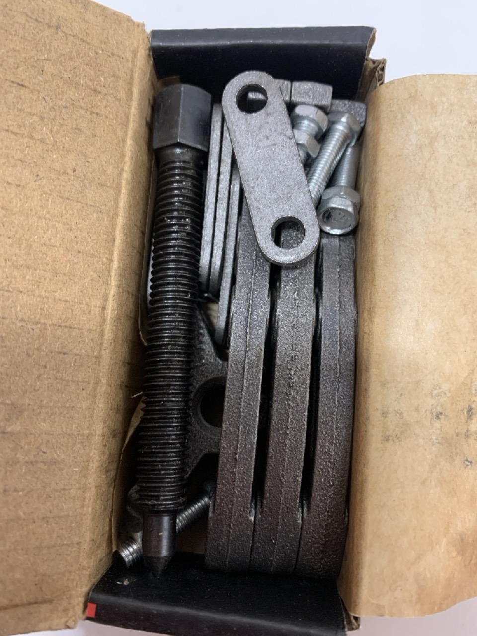 Lot 173  
            Edinburgh SR24 - Delivery Only 

                
QUANTITY OF TOOLS & HOME IMPROVEMENT ITEMS TO INCLUDE THREE JAW PULLER 3": LOCATI...