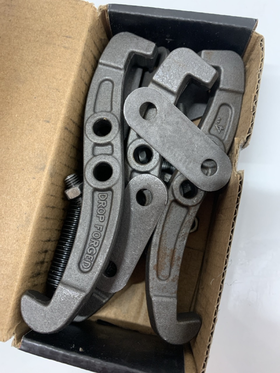 Lot 173  
            Edinburgh SR24 - Delivery Only 

                
QUANTITY OF TOOLS & HOME IMPROVEMENT ITEMS TO INCLUDE THREE JAW PULLER 3": LOCATI...