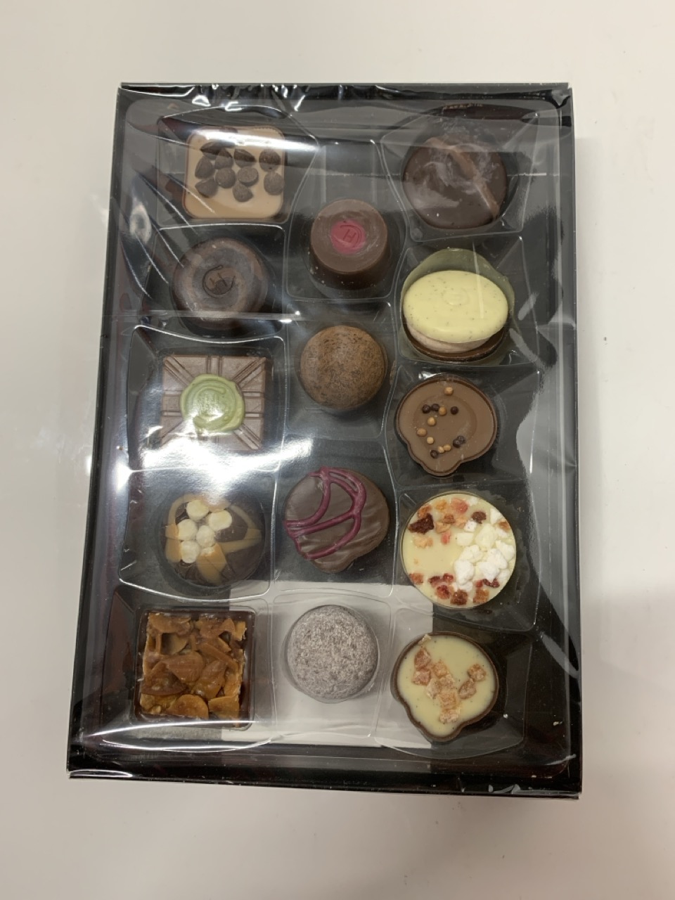 Lot 174  
            Edinburgh SR24 - Delivery Only 

                
17 X HOTEL CHOCOLAT EVERYTHING H-BOX - 14 MILK, WHITE AND DARK CHOCOLATES, 185G -...