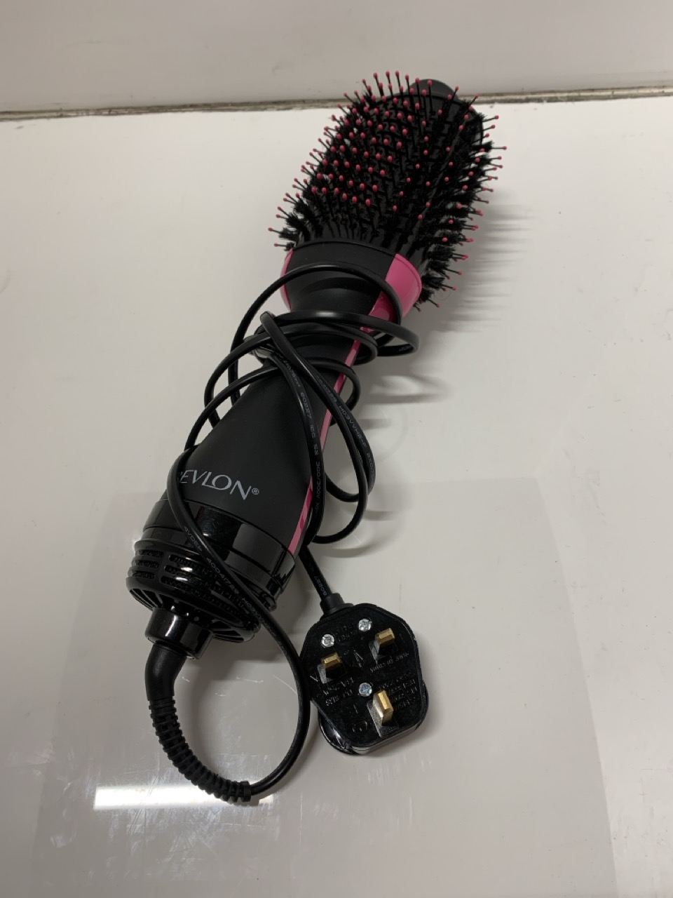 Lot 176  
            Edinburgh SR24 - Delivery Only 

                
QUANTITY OF HEALTH & BEAUTY ITEMS TO INCLUDE REMINGTON HAIR DRYER: LOCATION - C RACK