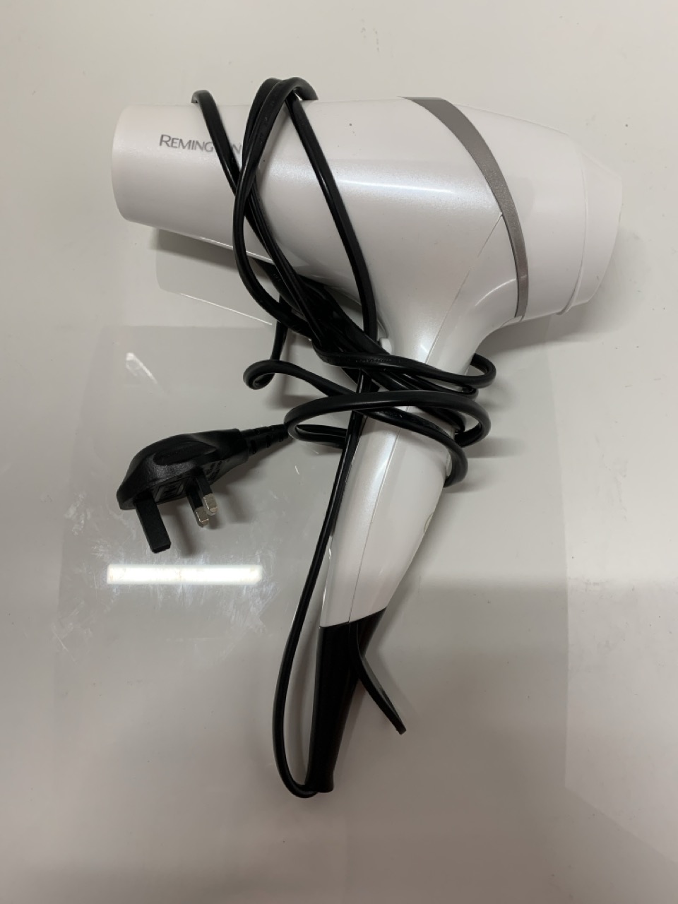 Lot 176  
            Edinburgh SR24 - Delivery Only 

                
QUANTITY OF HEALTH & BEAUTY ITEMS TO INCLUDE REMINGTON HAIR DRYER: LOCATION - C RACK