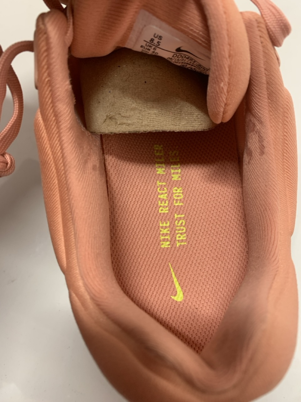 Lot 178  
            Edinburgh SR24 - Delivery Only 

                
NIKE REAT MILER 3 TRAINERS PEACH UK SIZE 6 : LOCATION - C RACK