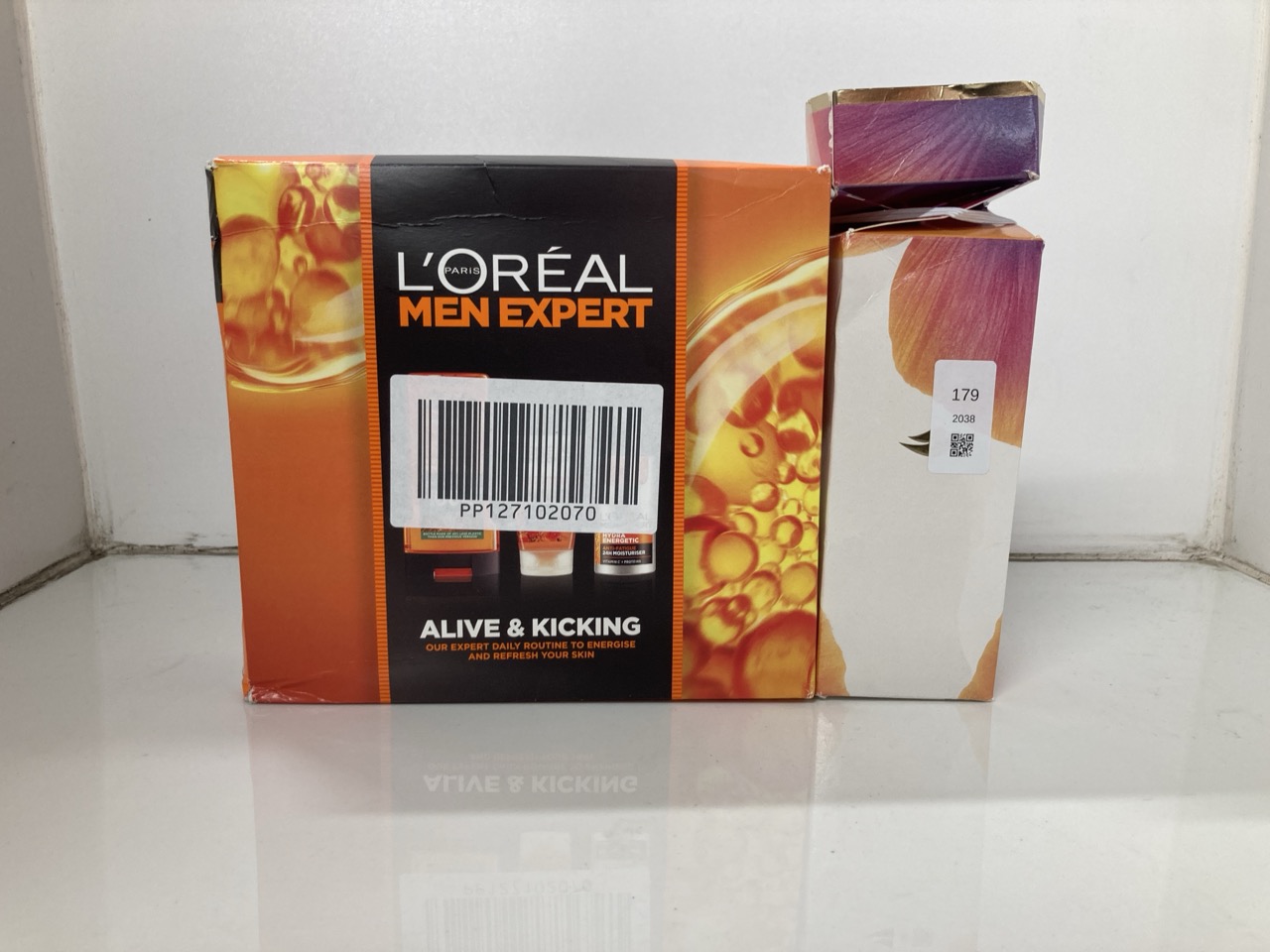 Lot 179  
            Edinburgh SR24 - Delivery Only 

                
QUANTITY OF HEALTH & BEAUTY ITEMS TO INCLUDE L'ORÉAL PARIS MEN EXPERT ALIVE & KIC...