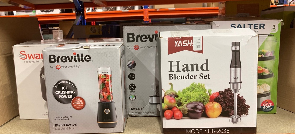 Lot 182  
            Edinburgh SR24 - Delivery Only 

                
QUANTITY OF KITCHEN & APPLIANCES ITEMS TO INCLUDE YASHE 5 IN 1 HANDHELD IMMERSION...