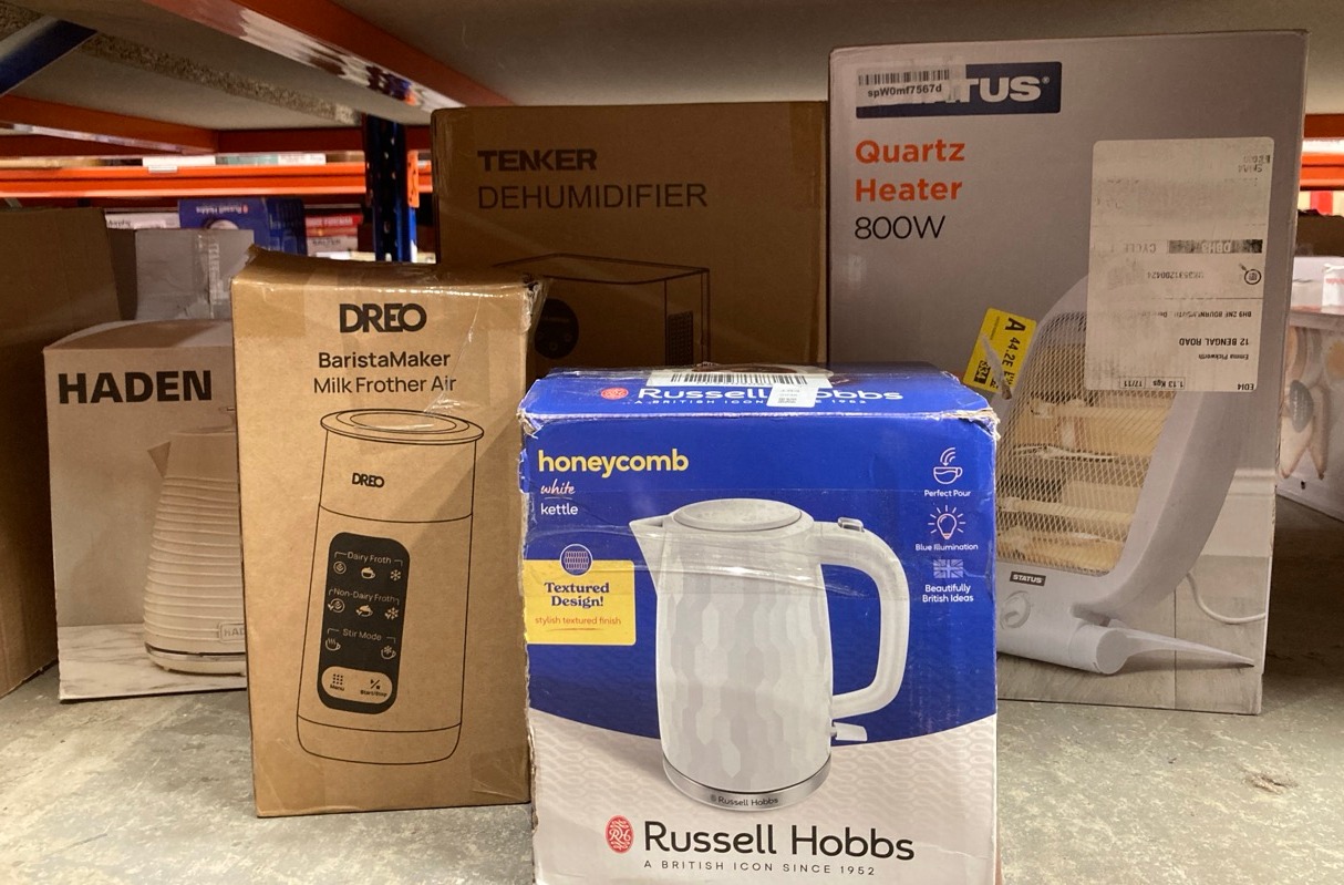 Lot 184  
            Edinburgh SR24 - Delivery Only 

                
QUANTITY OF KITCHEN & APPLIANCES ITEMS TO INCLUDE STATUS QUARTZ HEATER 800?W INFR...