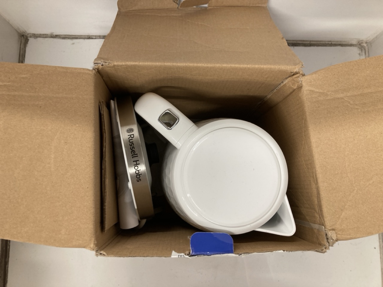 Lot 184  
            Edinburgh SR24 - Delivery Only 

                
QUANTITY OF KITCHEN & APPLIANCES ITEMS TO INCLUDE STATUS QUARTZ HEATER 800?W INFR...