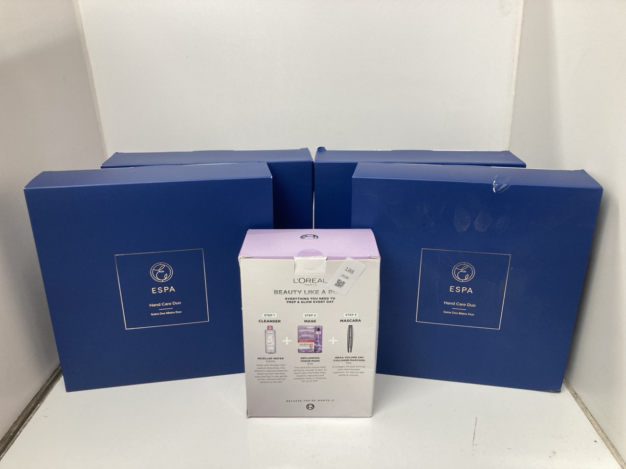 Lot 188  
            Edinburgh SR24 - Delivery Only 

                
QUANTITY OF HEALTH & BEAUTY ITEMS TO INCLUDE ESPA HAND CARE DUO | BERGAMOT & JASM...
