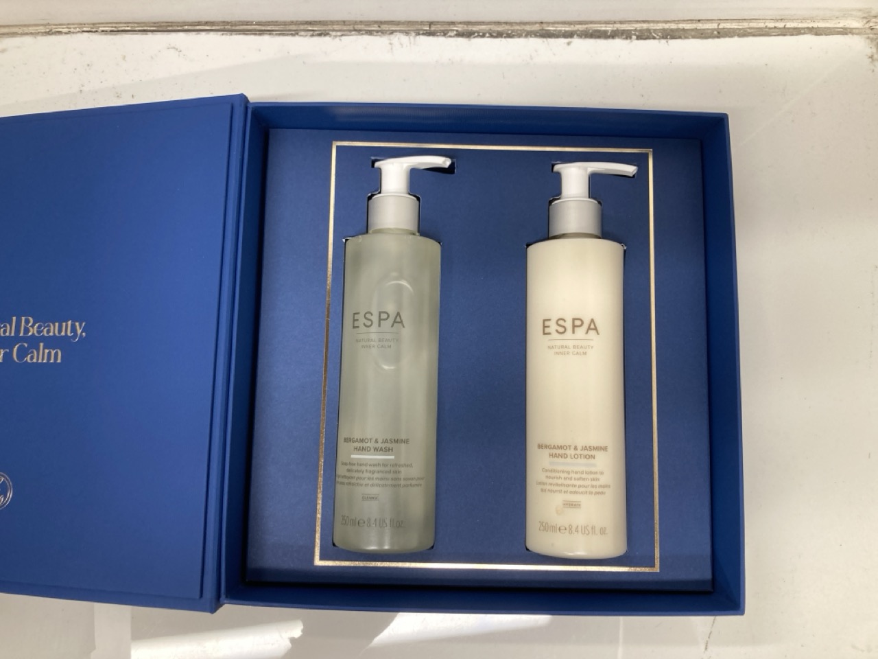 Lot 188  
            Edinburgh SR24 - Delivery Only 

                
QUANTITY OF HEALTH & BEAUTY ITEMS TO INCLUDE ESPA HAND CARE DUO | BERGAMOT & JASM...