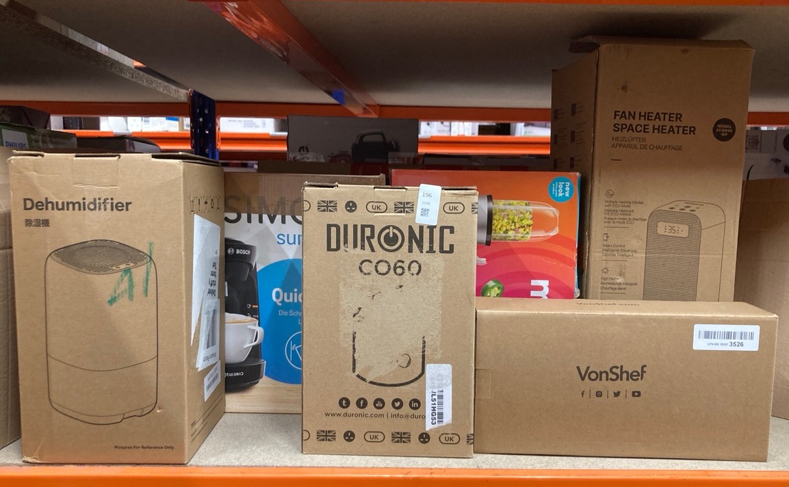 Lot 196  
            Edinburgh SR24 - Delivery Only 

                
QUANTITY OF KITCHEN & APPLIANCES ITEMS TO INCLUDE NUTRIBULLET MAGIC BULLET BLENDE...