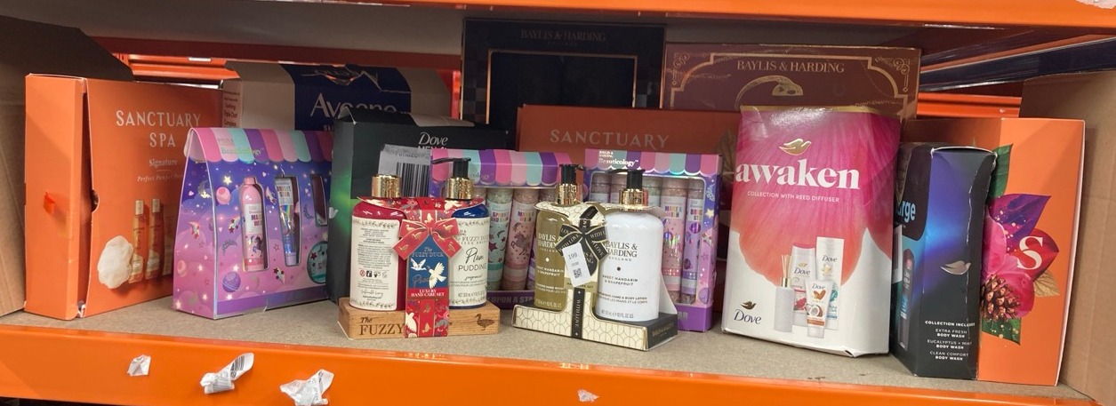 Lot 199  
            Edinburgh SR24 - Delivery Only 

                
QUANTITY OF HEALTH & BEAUTY ITEMS TO INCLUDE SANCTUARY SPA SIGNATURE PERFECT PAMP...