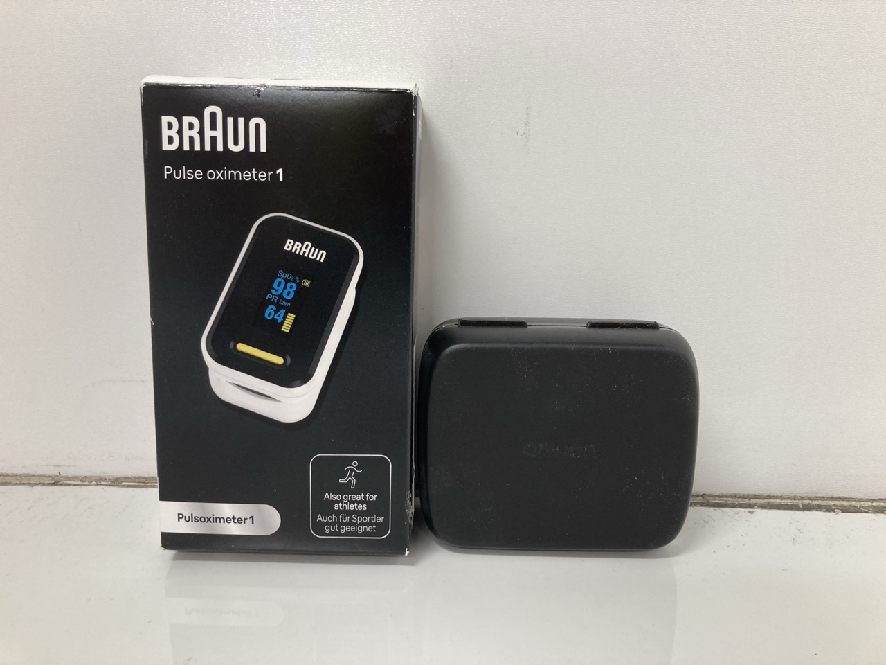 Lot 202  
            Edinburgh SR24 - Delivery Only 

                
QUANTITY OF HEALTH & BEAUTY ITEMS TO INCLUDE A&D MEDICAL UA-611 BLOOD PRESSURE MO... - Image 2