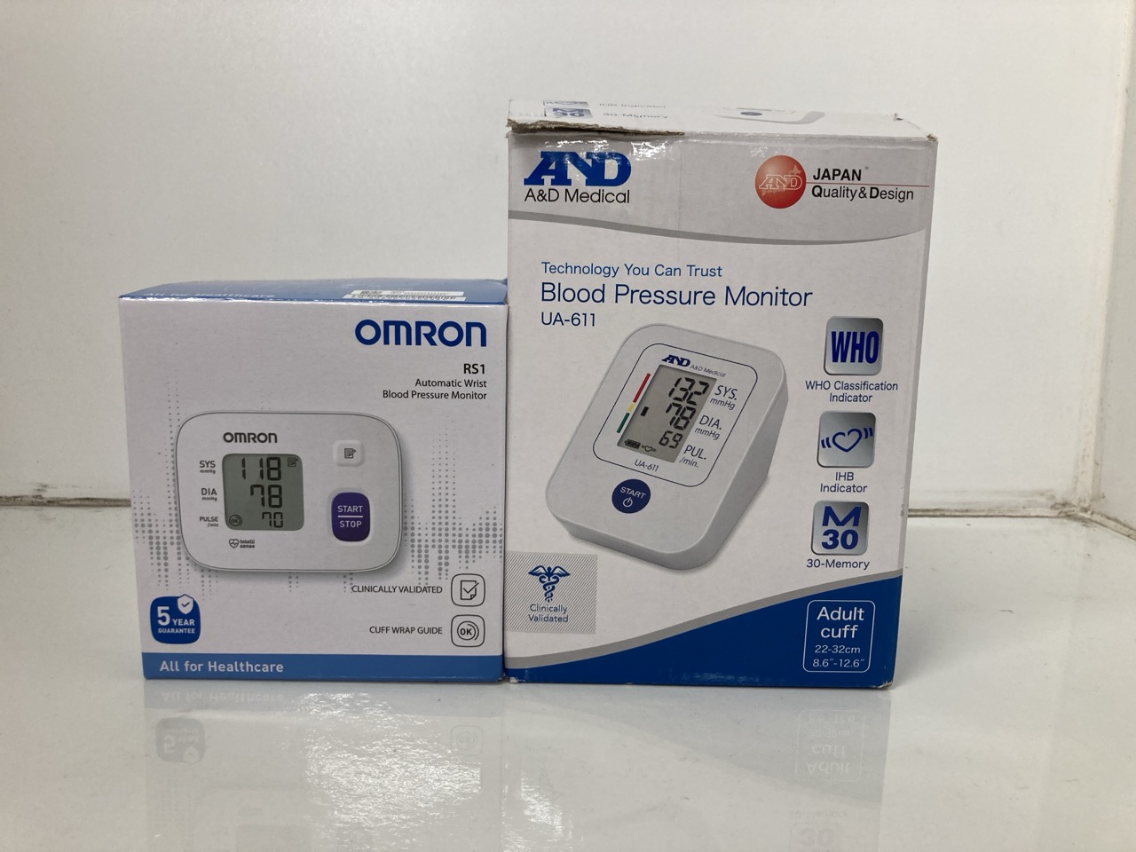 Lot 202  
            Edinburgh SR24 - Delivery Only 

                
QUANTITY OF HEALTH & BEAUTY ITEMS TO INCLUDE A&D MEDICAL UA-611 BLOOD PRESSURE MO... - Image 4