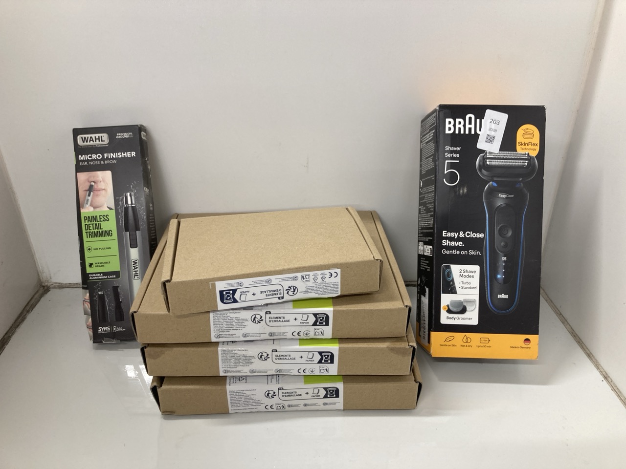 Lot 203  
            Edinburgh SR24 - Delivery Only 

                
QUANTITY OF HEALTH & BEAUTY ITEMS TO INCLUDE WAHL MICRO FINISHER NOSE HAIR TRIMME...