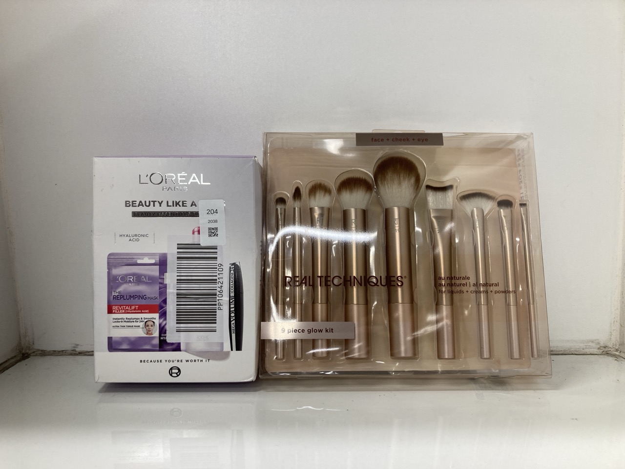 Lot 204  
            Edinburgh SR24 - Delivery Only 

                
QUANTITY OF HEALTH & BEAUTY ITEMS TO INCLUDE REAL TECHNIQUES AU NATURALE MAKEUP B...