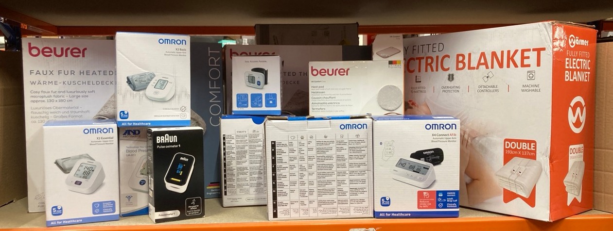 Lot 206  
            Edinburgh SR24 - Delivery Only 

                
QUANTITY OF HEALTH & BEAUTY ITEMS TO INCLUDE OMRON X2 BASIC AUTOMATIC UPPER ARM B...