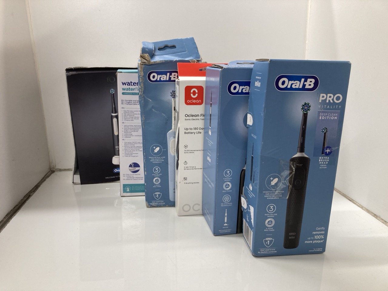 Lot 207  
            Edinburgh SR24 - Delivery Only 

                
QUANTITY OF HEALTH & BEAUTY ITEMS TO INCLUDE ORAL-B VITALITY PRO ELECTRIC TOOTHBR...