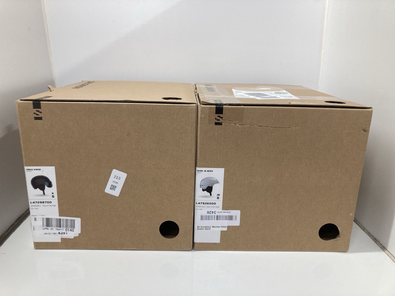 Lot 213  
            Edinburgh SR24 - Delivery Only 

                
SALOMON HUSK JUNIOR MIPS WHITE SIZE S & SALOMON ORKA VISOR BLACK SIZE S : LOCATIO...