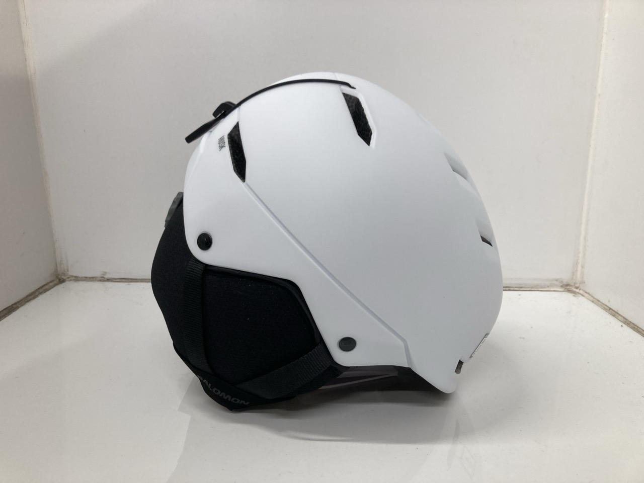 Lot 213  
            Edinburgh SR24 - Delivery Only 

                
SALOMON HUSK JUNIOR MIPS WHITE SIZE S & SALOMON ORKA VISOR BLACK SIZE S : LOCATIO... - Image 3