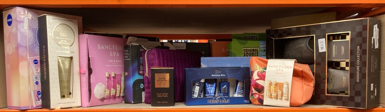 Lot 215  
            Edinburgh SR24 - Delivery Only 

                
QUANTITY OF HEALTH & BEAUTY ITEMS TO INCLUDE BAYLIS & HARDING SWEET MANDARIN & GR...