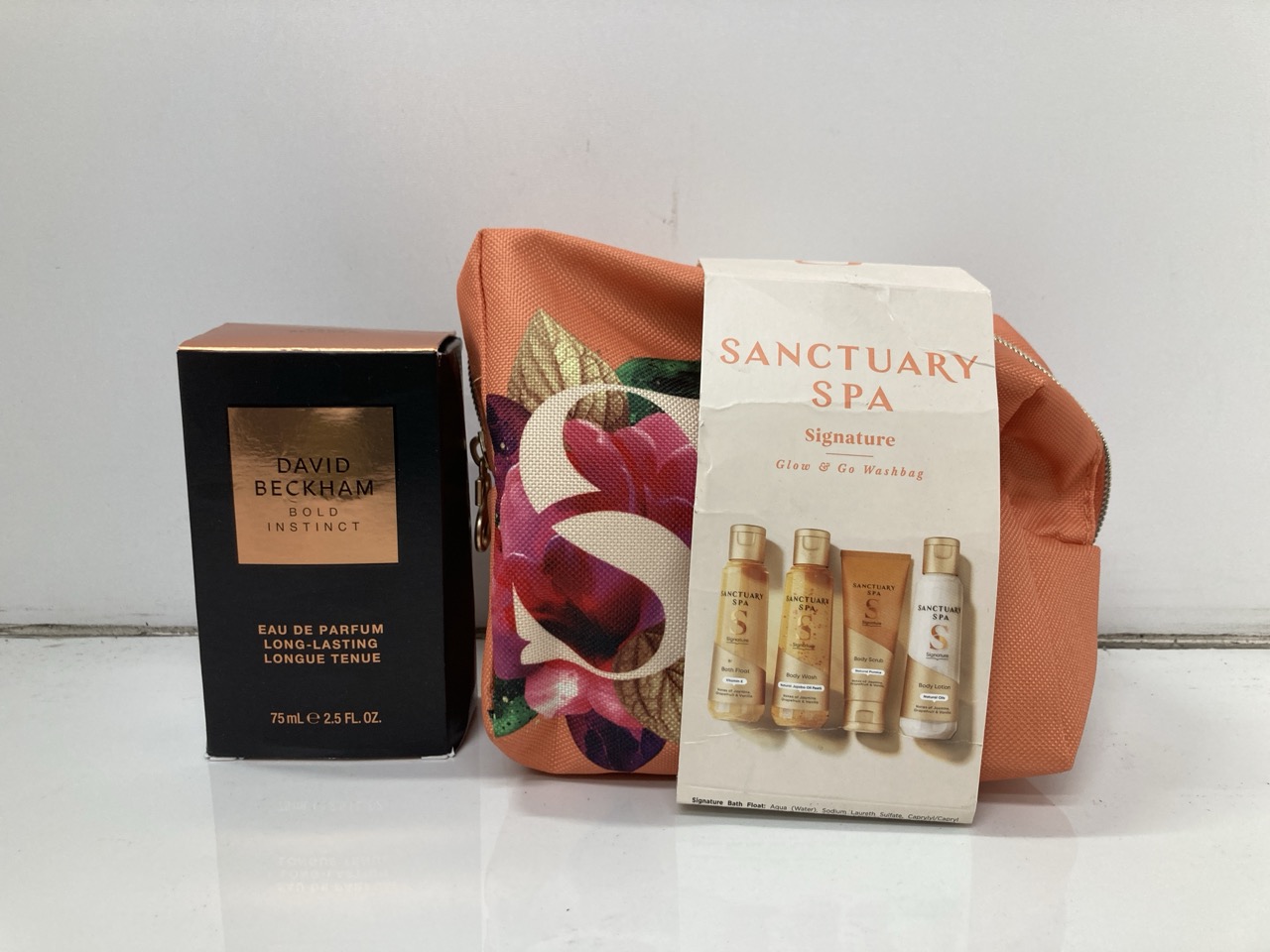 Lot 215  
            Edinburgh SR24 - Delivery Only 

                
QUANTITY OF HEALTH & BEAUTY ITEMS TO INCLUDE BAYLIS & HARDING SWEET MANDARIN & GR... - Image 4